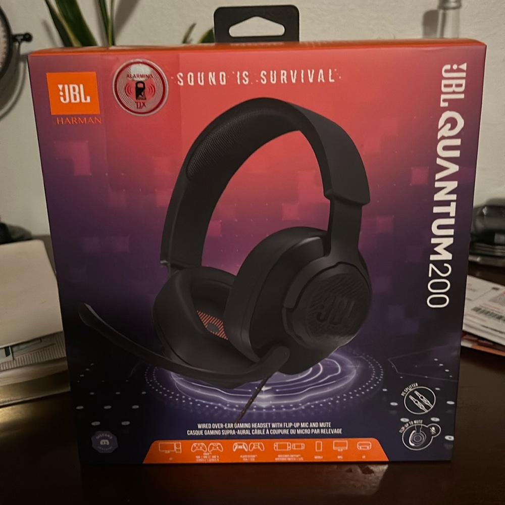 JBL QUANTUM200 (brand new)